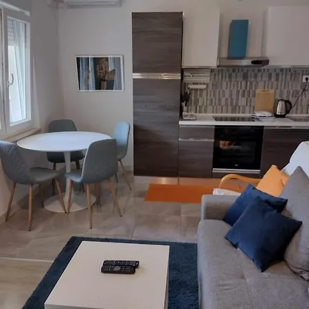 Apartment Beautiful With 2 Terraces And A Parking Space Kastela